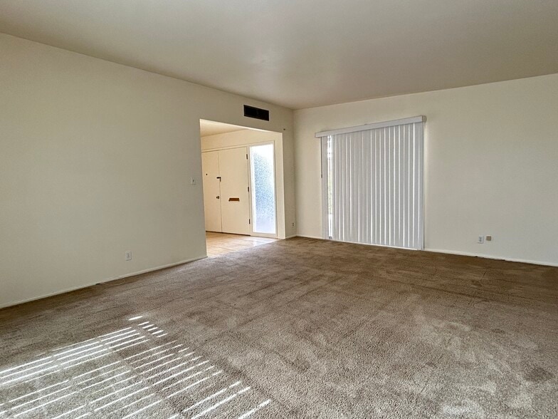 Building Photo - 2219 N 73rd Pl