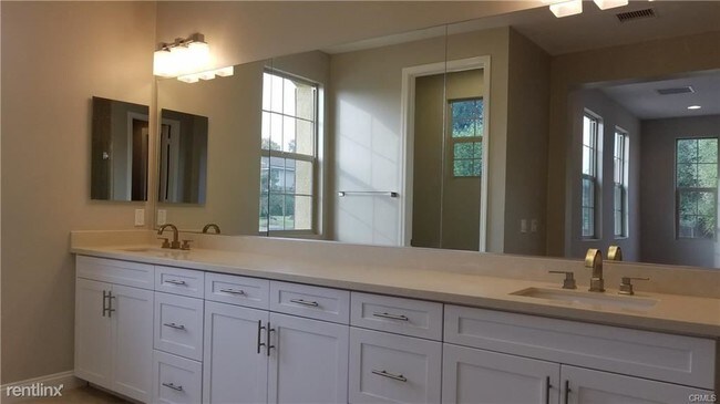 Building Photo - 3 br, 2 bath Townhome - 3248 Edgewood Rd