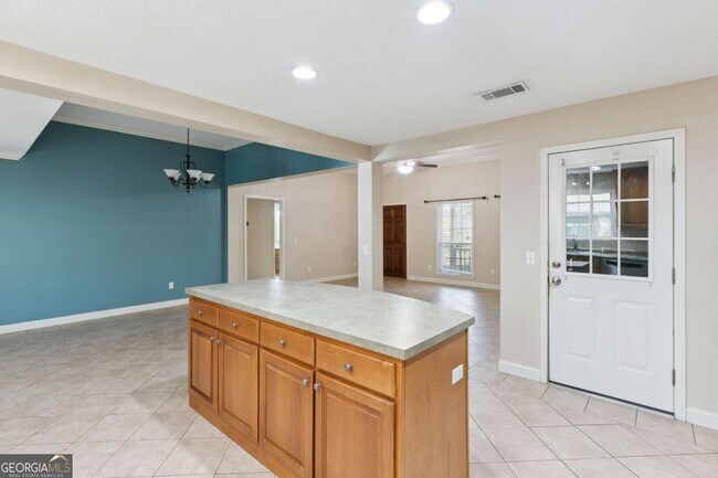 Building Photo - 106 Buntin St