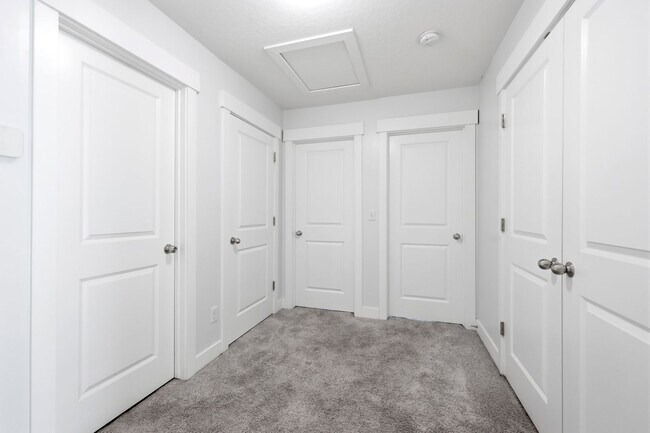 Building Photo - Waters Edge Townhome