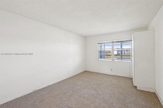 Building Photo - 2052 Exeter C