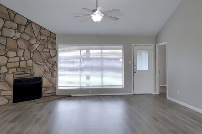 Building Photo - 14831 Waterside Dr