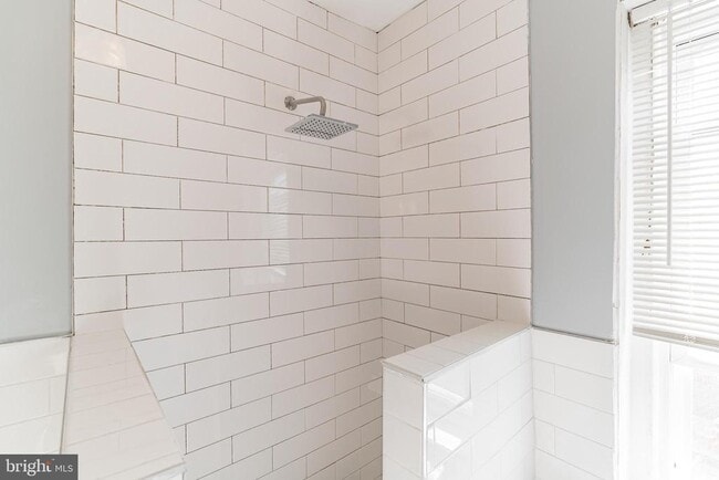 Building Photo - 226 Carson St