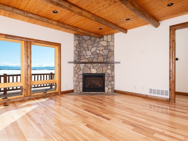 Building Photo - Spacious & Elegant 3-Bedroom Home – Flexib...