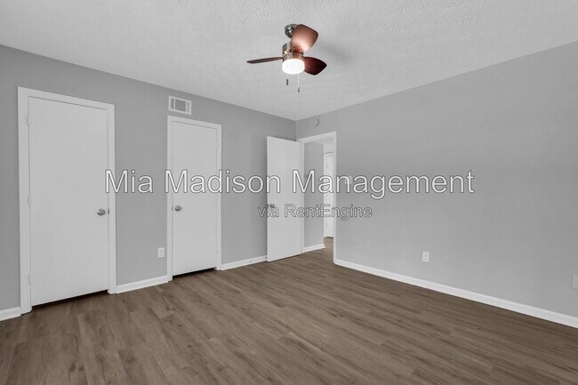 Building Photo - 111 E Mell St