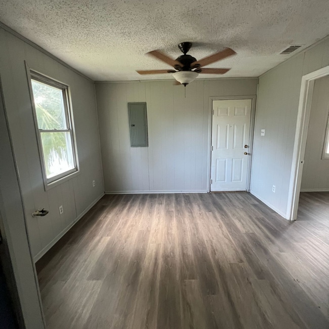 Building Photo - 1916 Dabney Dr