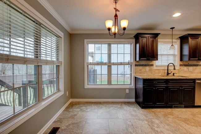 Building Photo - Executive Home on Cul de sac off exit 8.  Hurry.