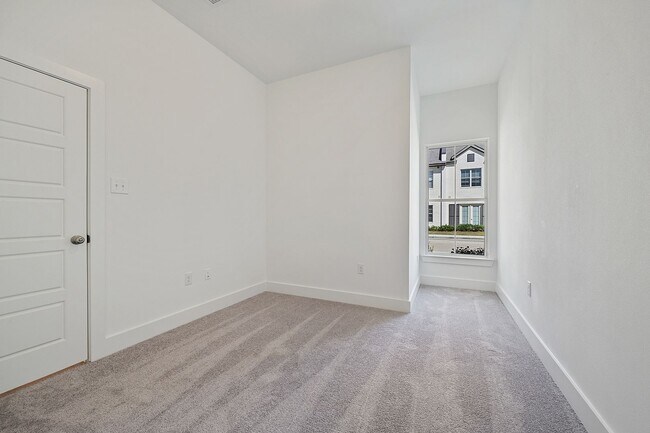 Building Photo - Must see in the heart of Baton Rouge!