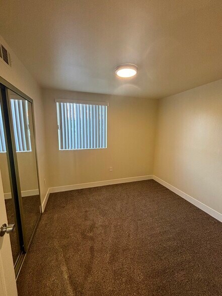 Building Photo - 156 E 119th St