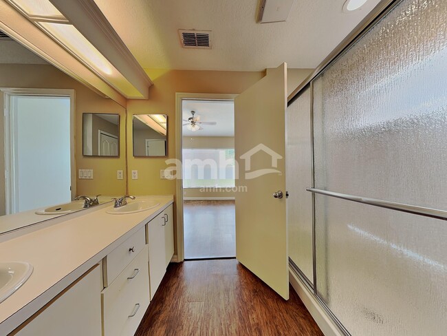 Building Photo - 29630 Morningmist Dr