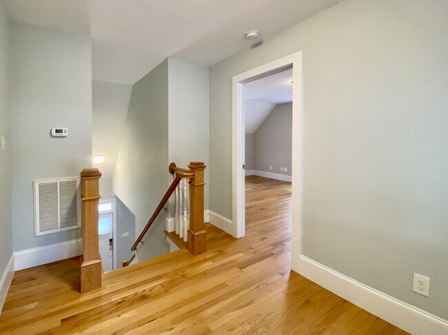 Building Photo - 305 Mallard Ave