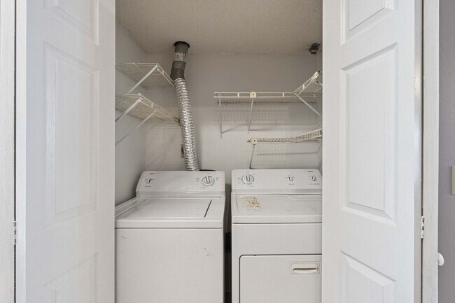 Building Photo - 2/1.5 Condo With Screened Patio in Conway Area