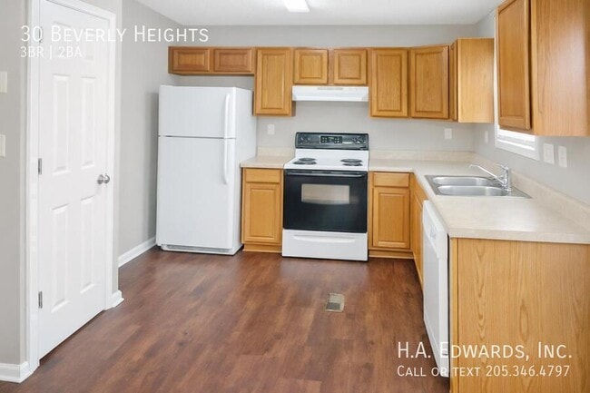 Building Photo - 30 Beverly Heights