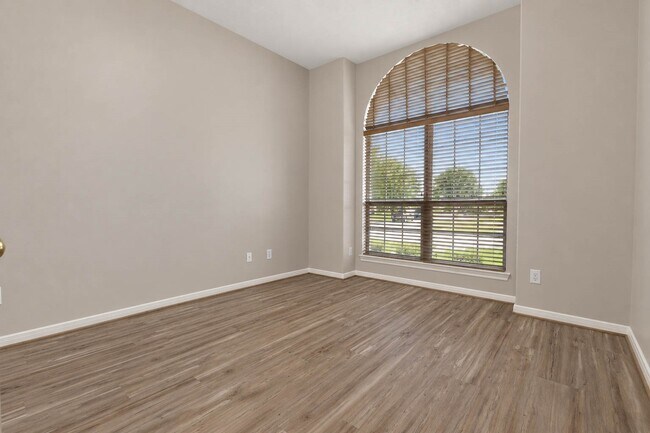 Building Photo - 3207 Hickory Knoll Dr