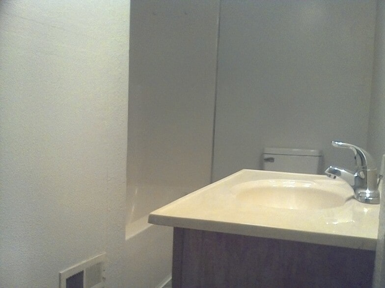 Bathroom - 528 Gadsden Rd NW