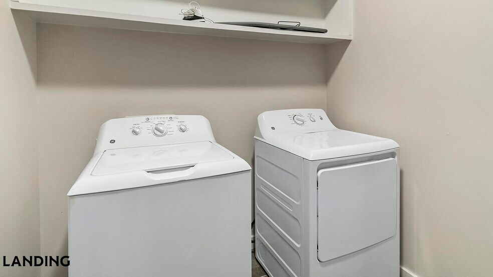 Building Photo - 825 Usener St