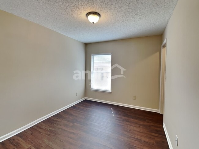 Building Photo - 8216 Leafcrest Dr