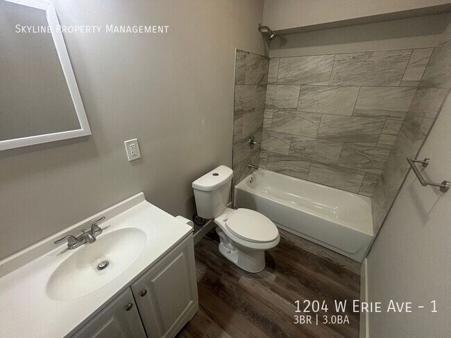 Building Photo - 1204 W Erie Ave