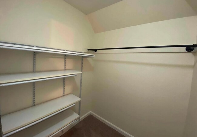 Building Photo - $2,900 - 2 Bedroom, 2 Bathroom Condo in the Heart of UTC La Jolla