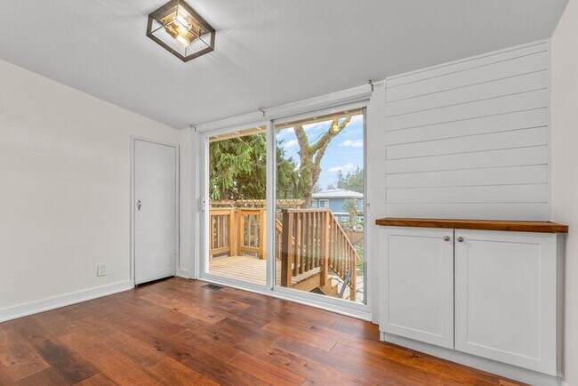 Building Photo - Charming Cottage in West Seattle's Highly ...