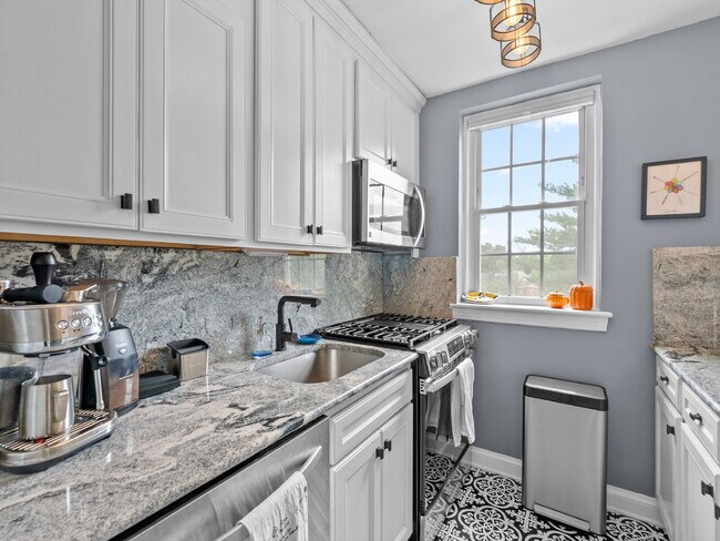 Building Photo - Enjoy Comfortable Arlington Living at Old Glebe Road!