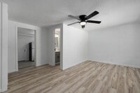 Building Photo - 21 Larue St