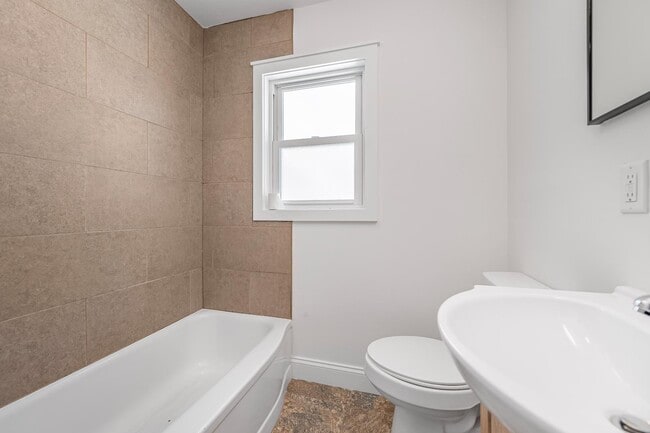 Building Photo - 4924 Greenwood St