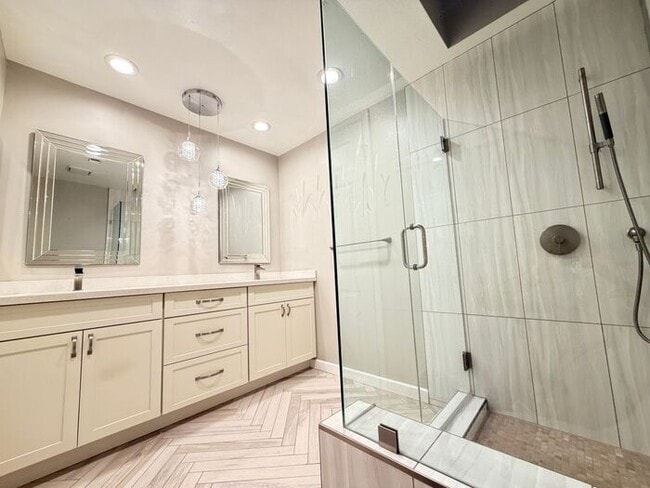 Building Photo - To schedule a viewing, call Wally Fellman at 702-493-9787