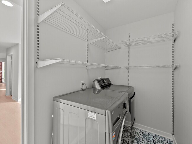 Building Photo - "Spacious 5-Bed Haven on Cedarest Rd – Where Comfort Meets Convenience in Fairfax!"