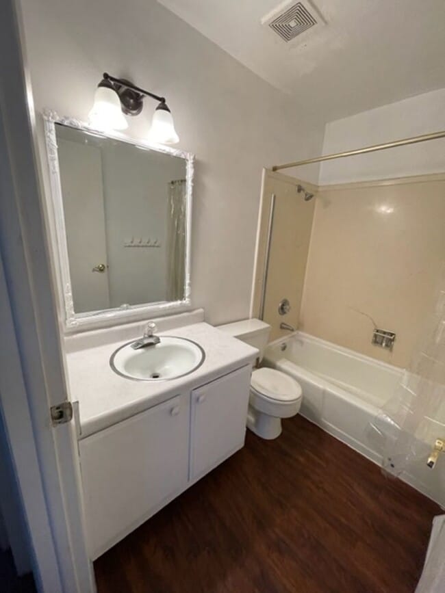 Building Photo - Redlands 3 bed 1.5 bath with yard