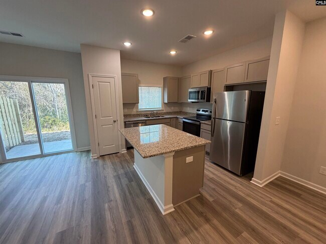 Building Photo - 2040 Armada Rd