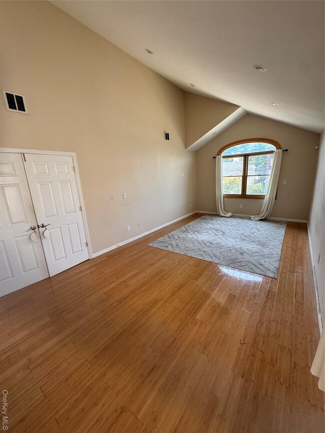 Building Photo - 2641 Montauk Ave
