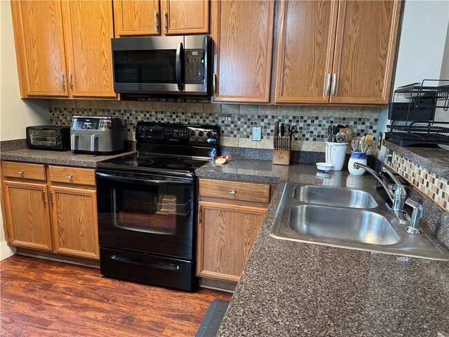 Building Photo - 1613 Bayrose Cir