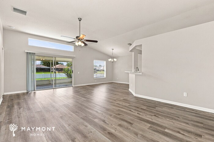 Building Photo - 10455 Hunters Haven Blvd