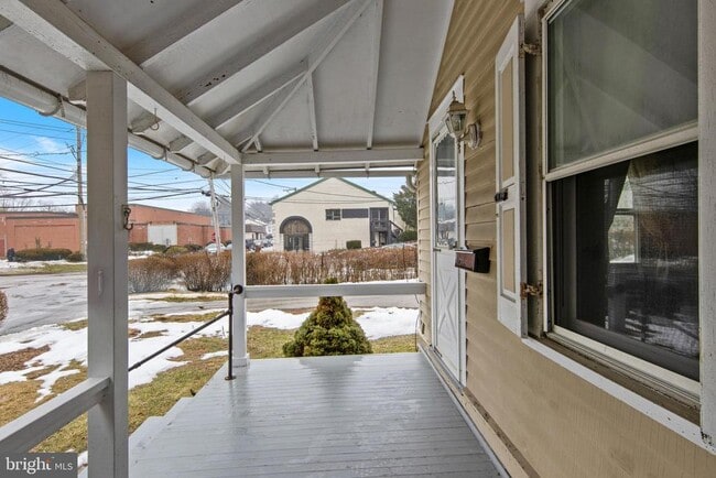 Building Photo - 134 Plant Ave