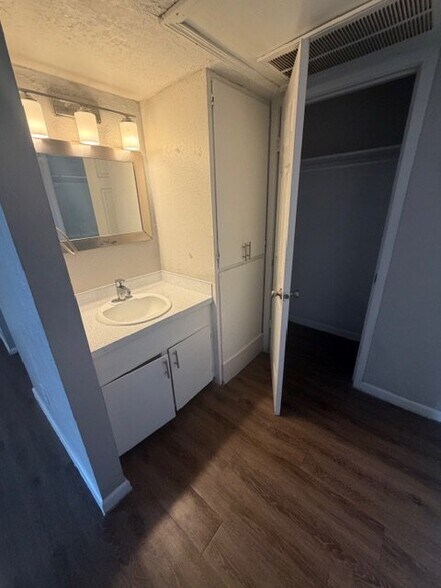 Building Photo - 5220 Weber Rd