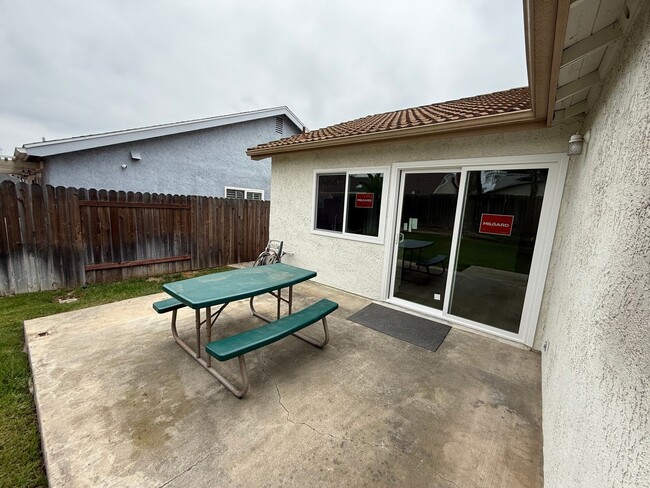 Building Photo - A nice Mission Oaks Home for Rent