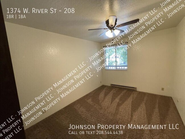 Building Photo - 1374 W River St