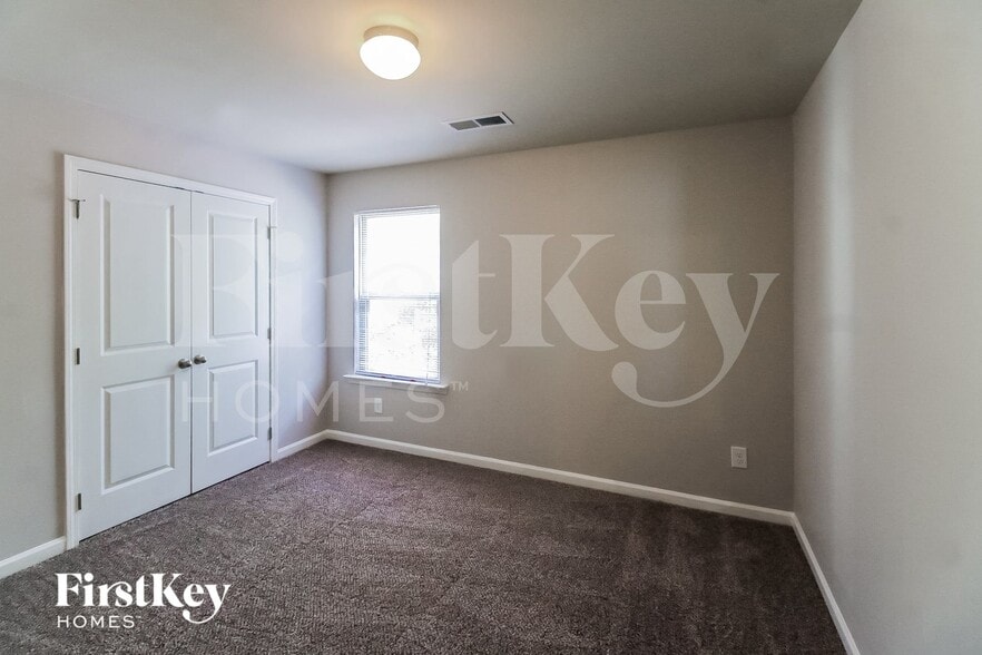 Building Photo - 44 Southwind Cir