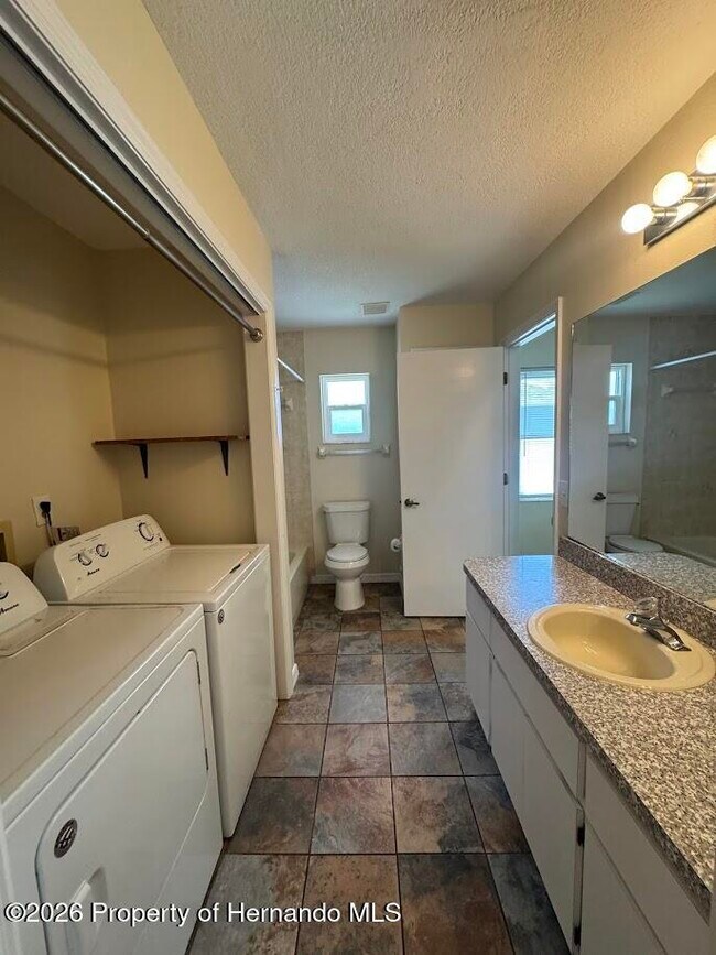 Building Photo - 5317 Woodridge Ln