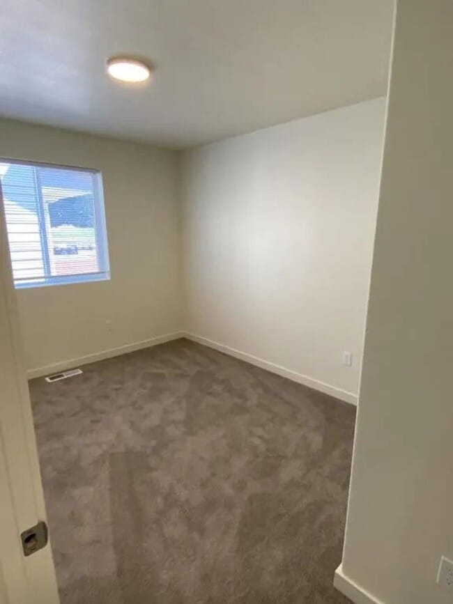 Building Photo - BarB01