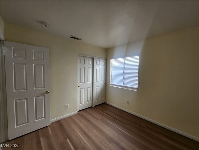 Building Photo - 1405 Iron Springs Dr