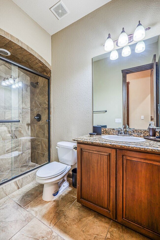 Building Photo - Westside area for Short Term Rental (Compl...