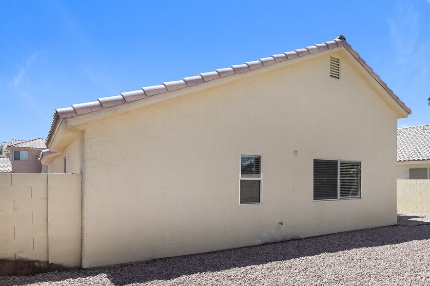 Building Photo - 5256 Del Lago Dr