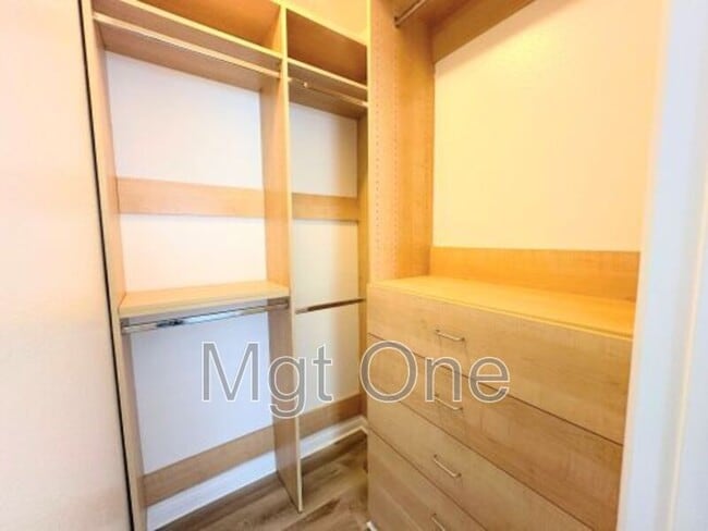 Building Photo - 18 Dauphine