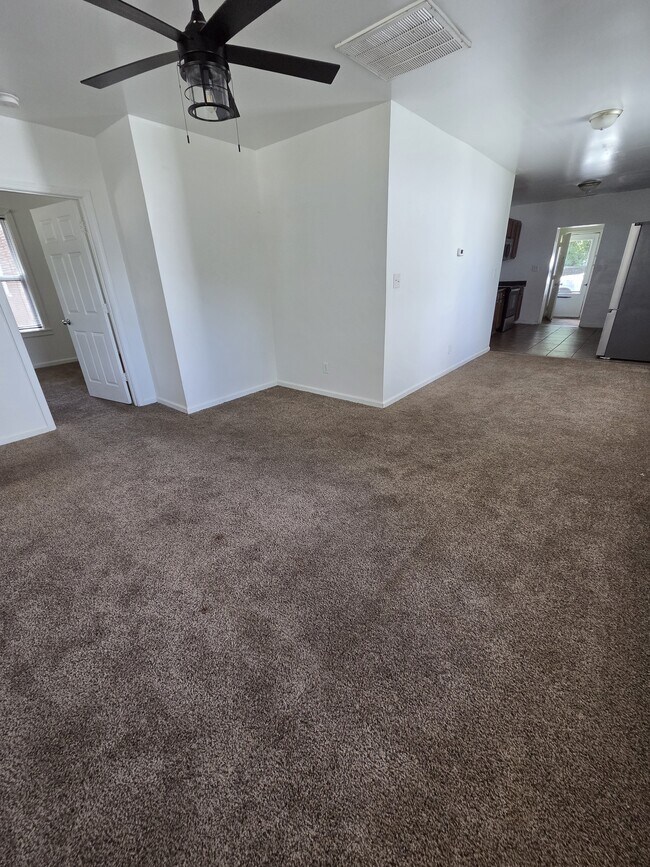 Building Photo - 410 S College Dr