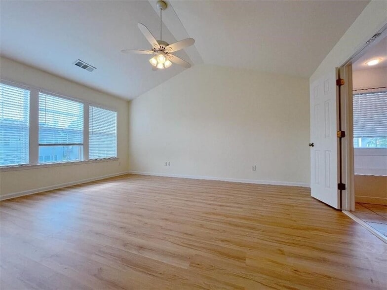 Building Photo - 8205 Norwich Pl