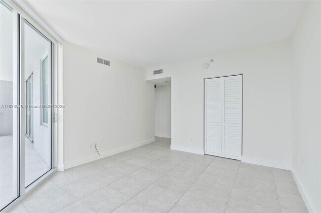 Building Photo - 325 Biscayne Blvd