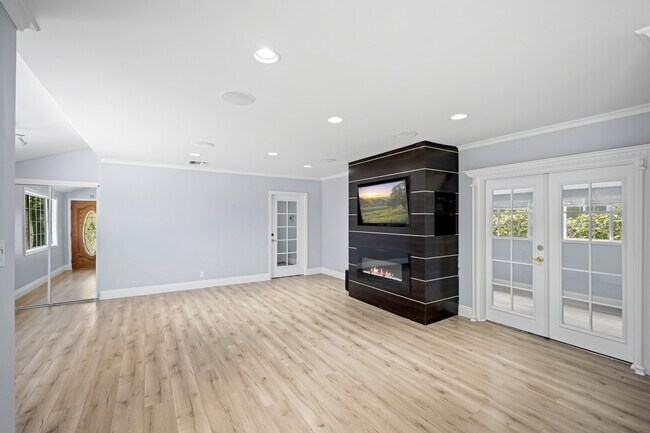 Living Room - 4839 Lowell Ave