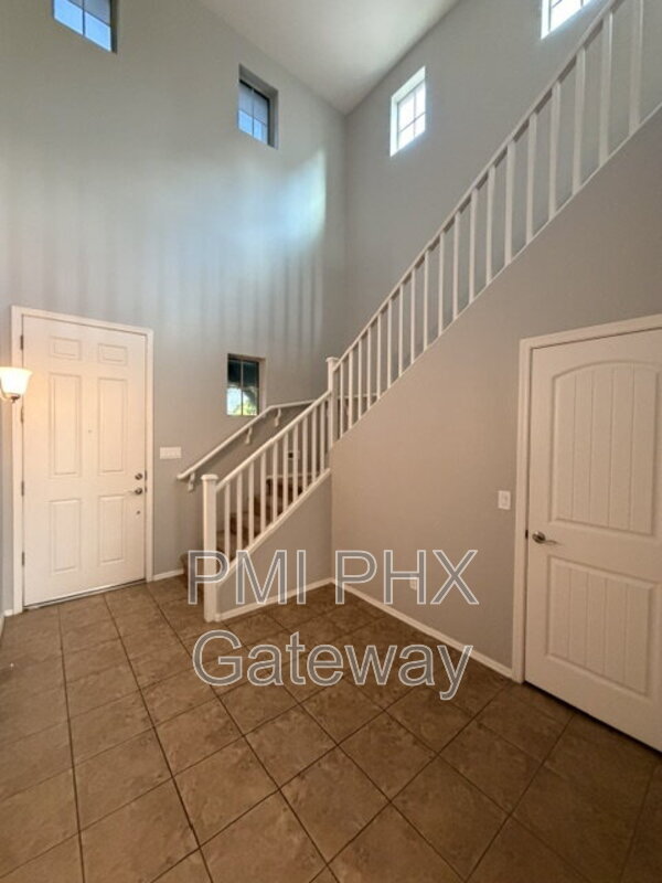 Building Photo - 5169 S Moccasin Trail